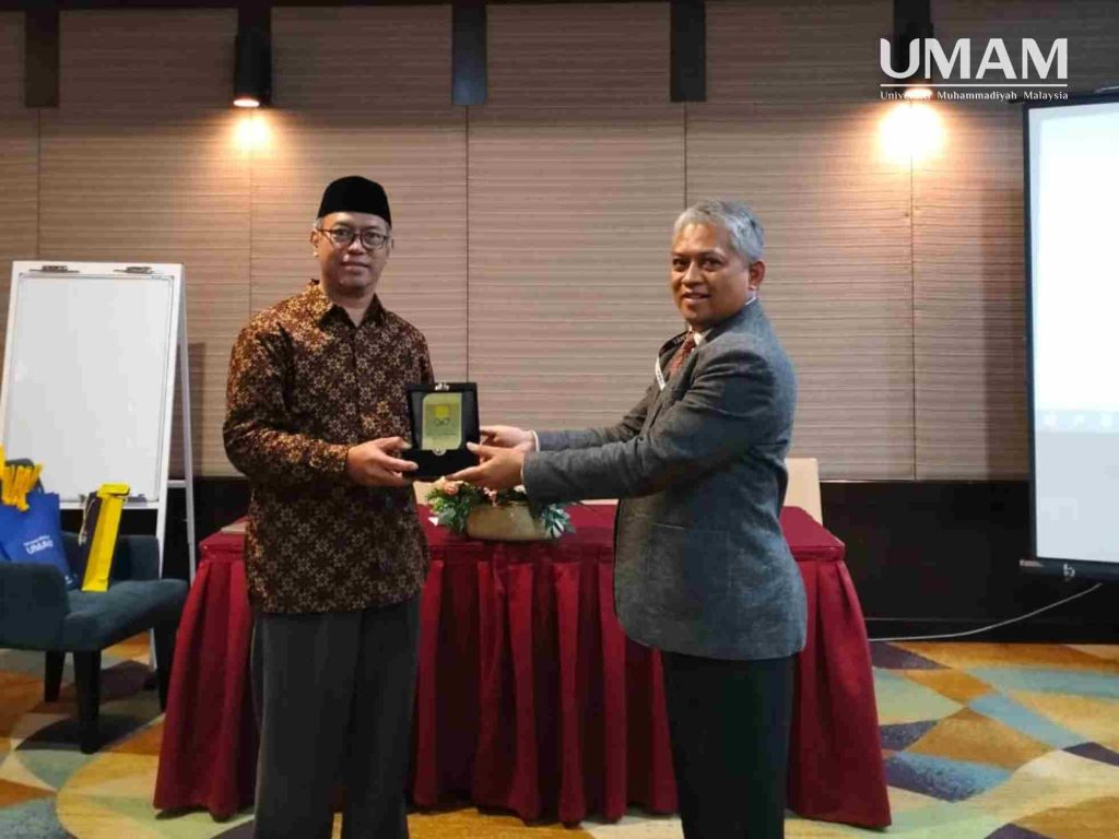 UIN Sunan Kalijaga Yogyakarta Postgraduate Students Gained International Experience with Universiti Muhammadiyah Malaysia_souvenir exchange