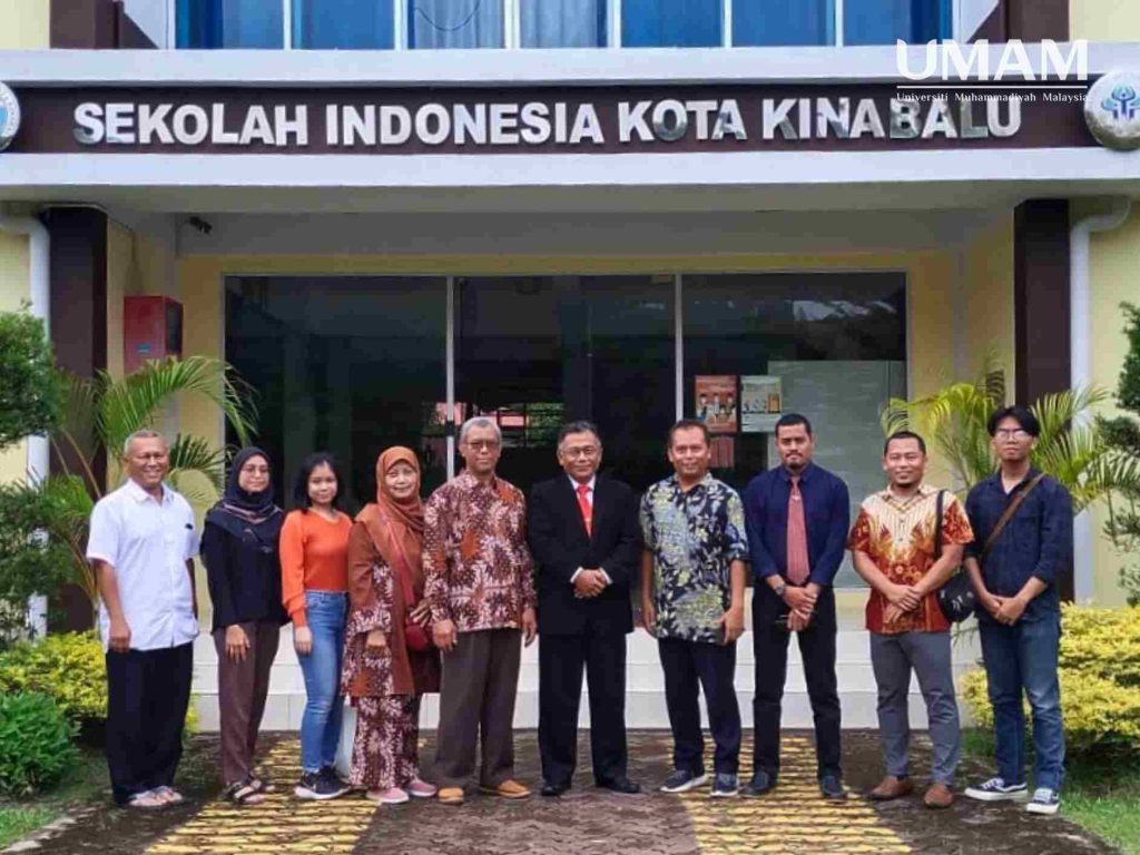 UMAM’s PhD Programmes were delighted by SIKK & KJRI Kota Kinabalu Staff and Officials_front of SIKK building